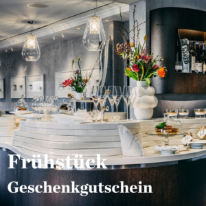 Söl’ring Hof Sylt: elegantes Essen, Frühstücksgutschein, Urlaubsatmosphäre.