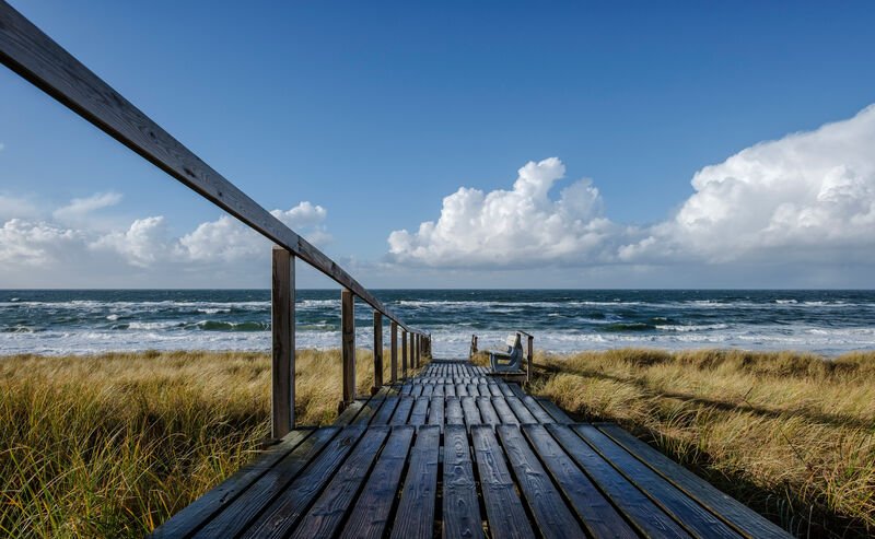 Holzsteg vom Söl'ring Hof zum Strand