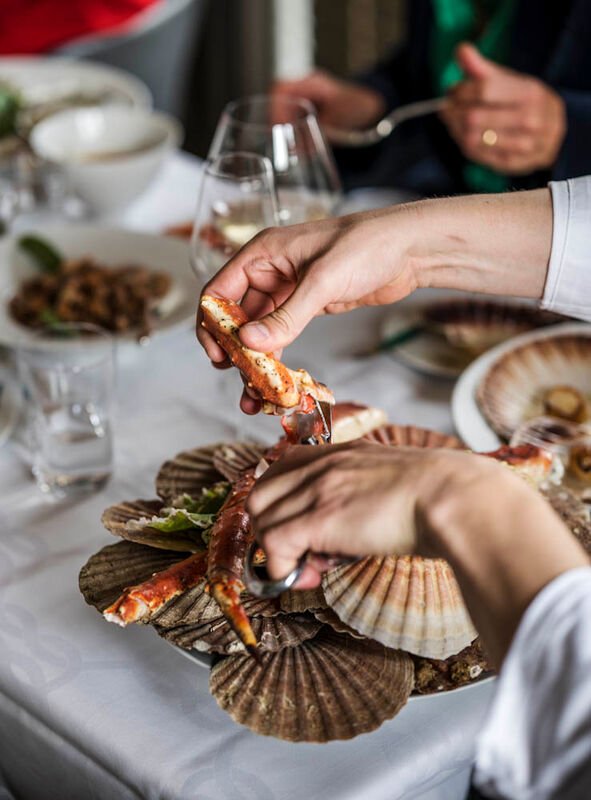 Essen im Söl’ring Hof auf Sylt: Meeresfrüchte, Wein, Urlaubsstimmung.