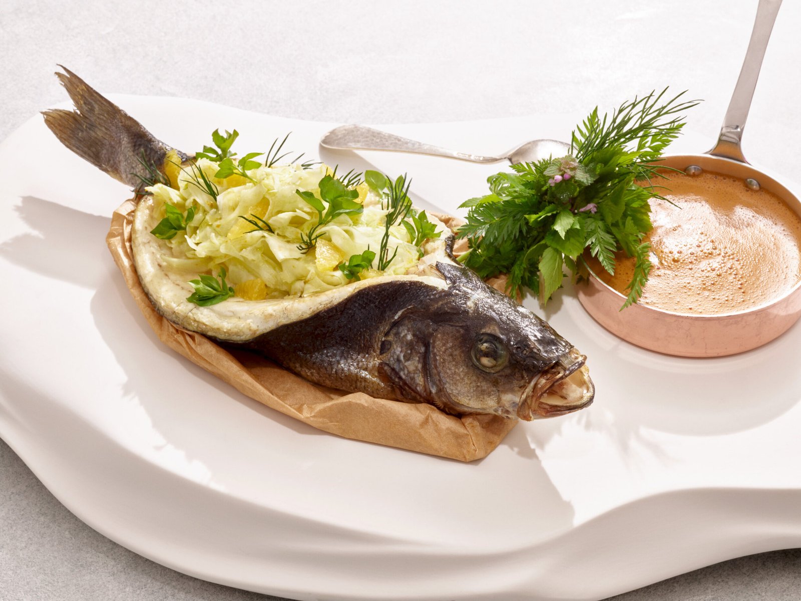 Ein elegantes Fischgericht im Söl’ring Hof – Urlaubspurend auf Sylt.