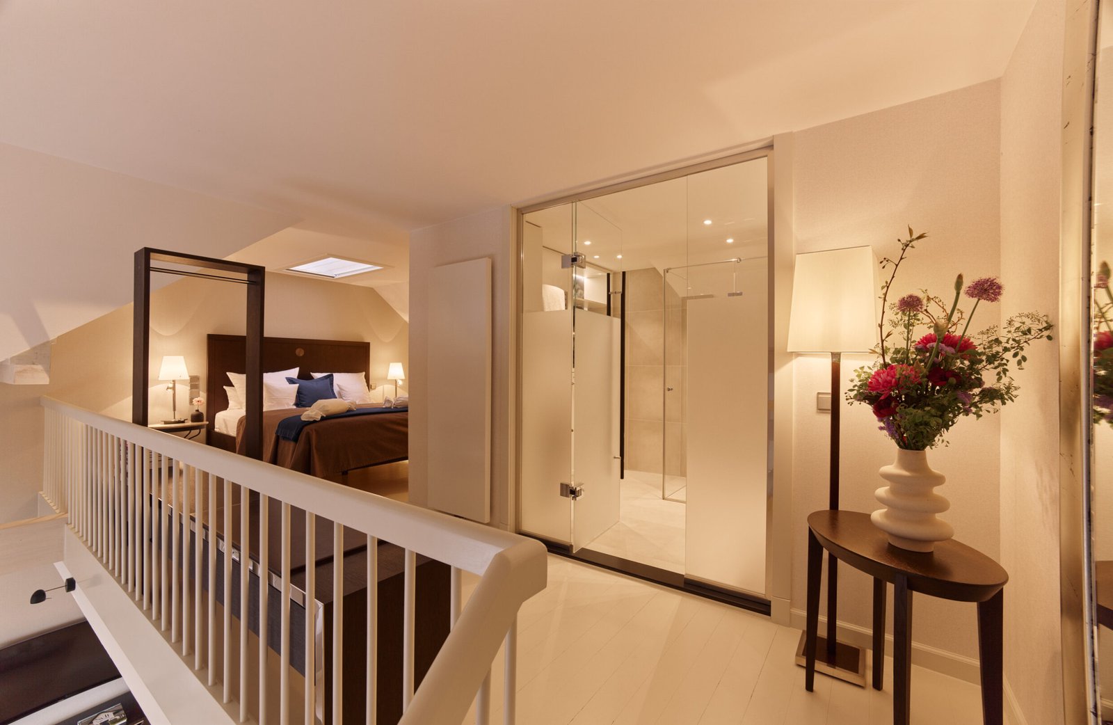 Moderne Suite im Söl’ring Hof Sylt, stilvolles Urlaubsziel.