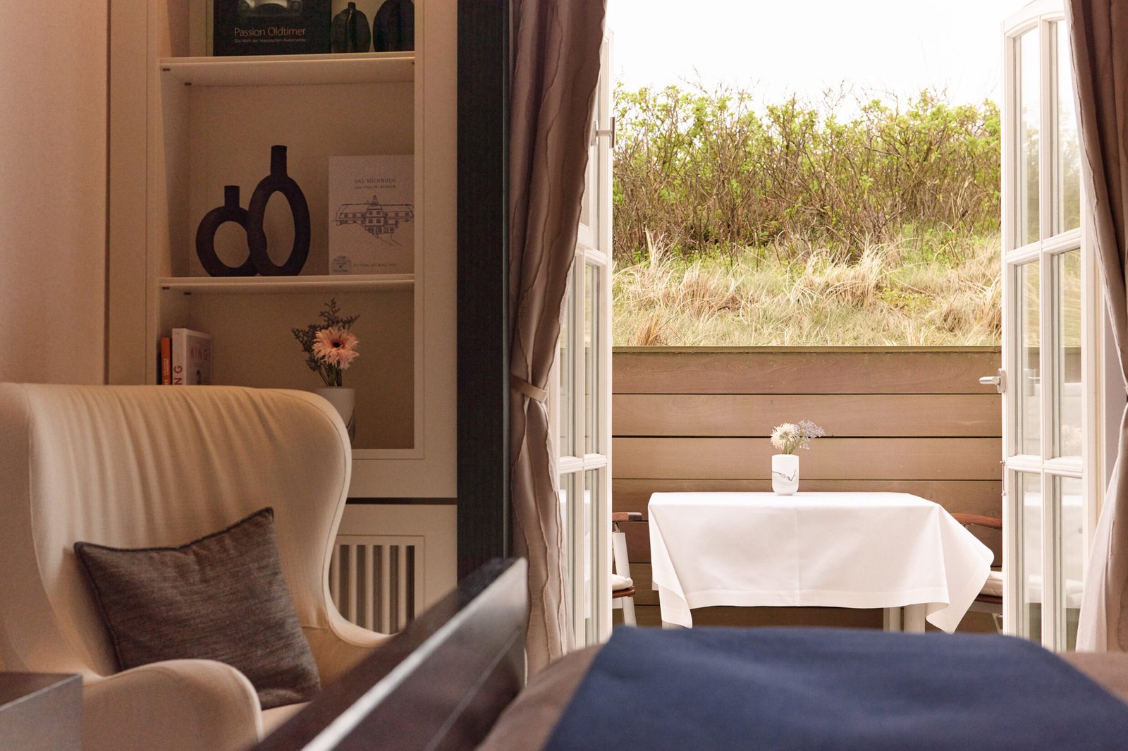 Die Terrasse des „Dünenzimmers“ im Söl’ring Hof – ein Urlaubsziel auf Sylt.