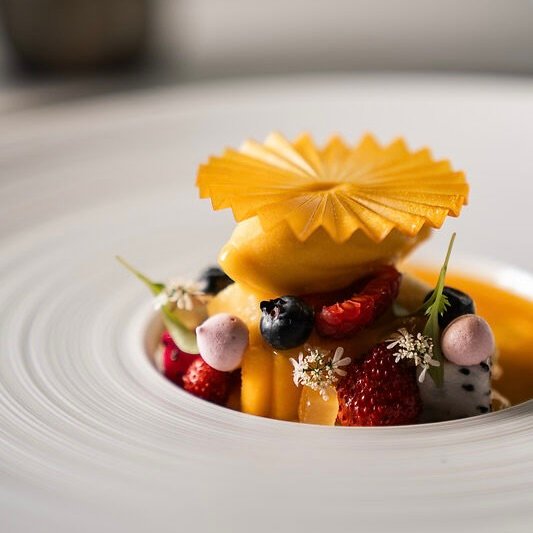 Gourmet-Dessert im Söl’ring Hof auf Sylt – ein wahrer Urlaubsgenuss.