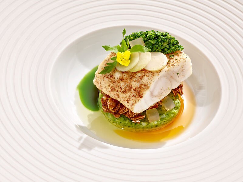 Ein Gourmet-Fischgericht im Söl’ring Hof – der perfekte Urlaub auf Sylt.