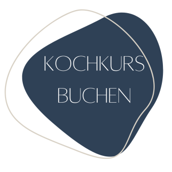 Blaue Form, Text „KOCHKURS BUCHEN“; Urlaub im Söl’ring Hof auf Sylt.